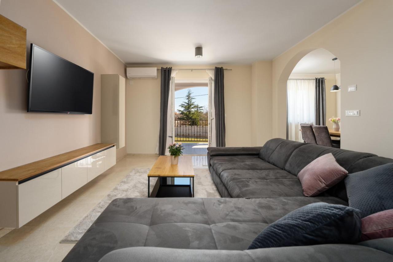 Holiday House Leana Пазин Екстер'єр фото